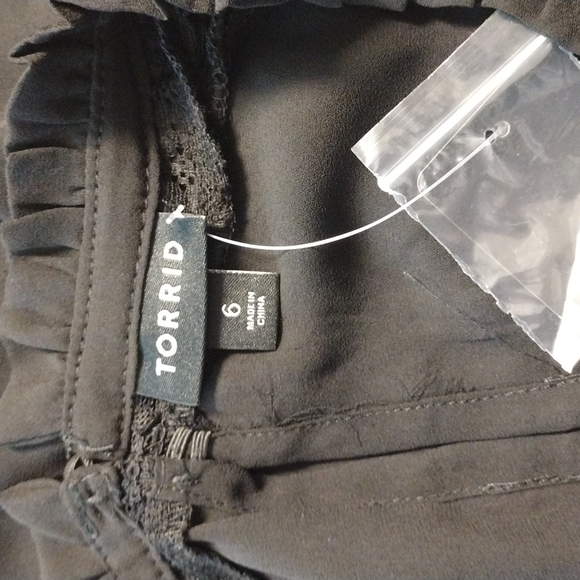 Torrid Black Georgette Lace Trim Blouse Sz 6X - Picture 4 of 6